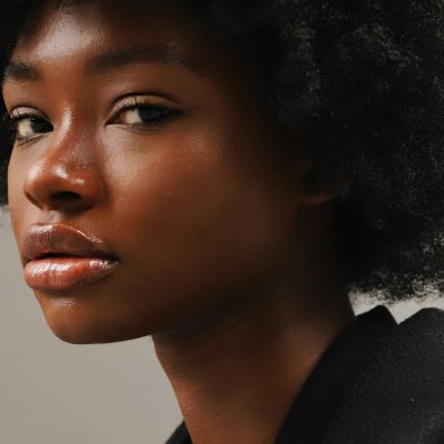 Comment prendre soin de vos cheveux afro : Guide complet