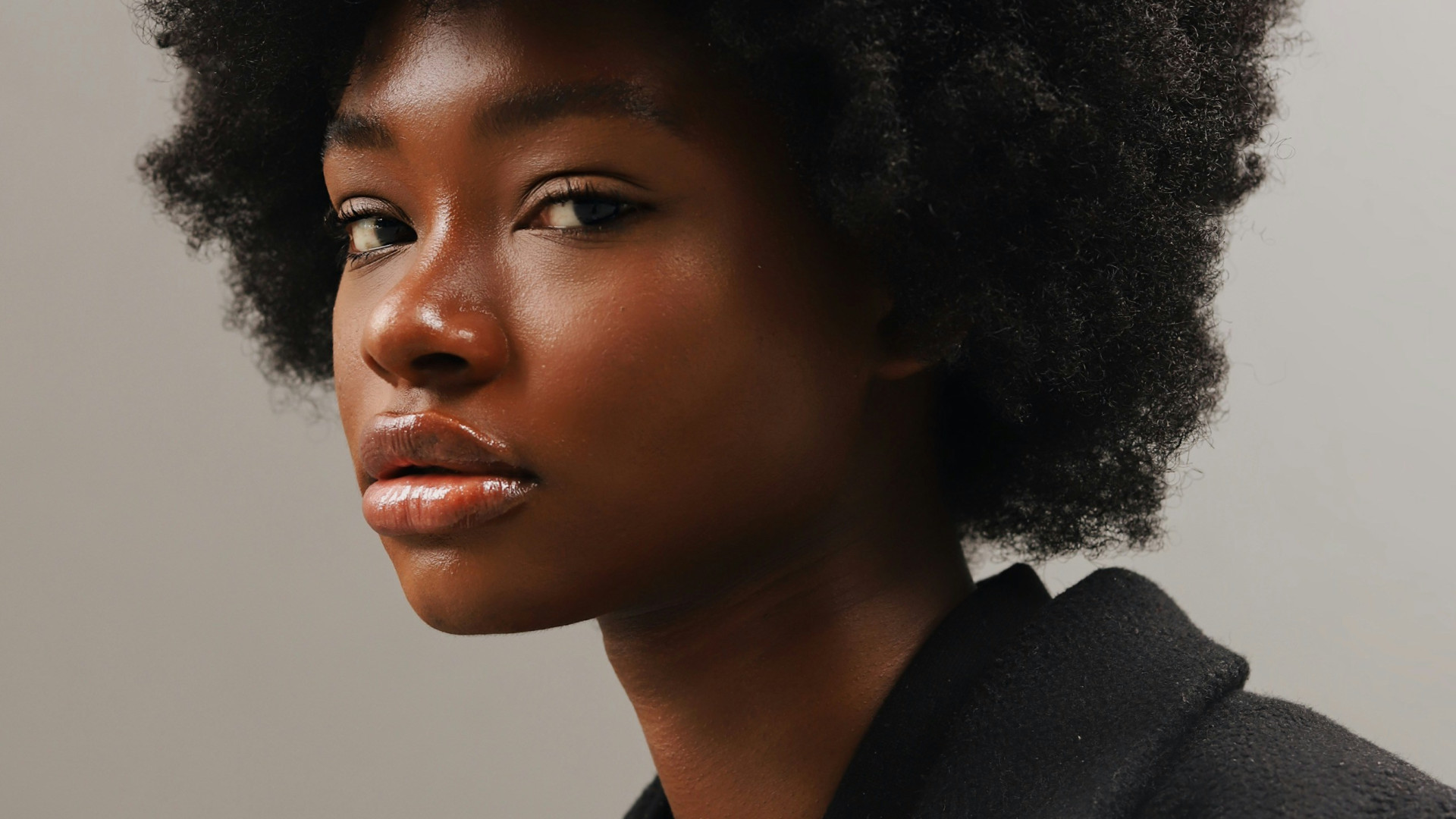 Comment prendre soin de vos cheveux afro : Guide complet